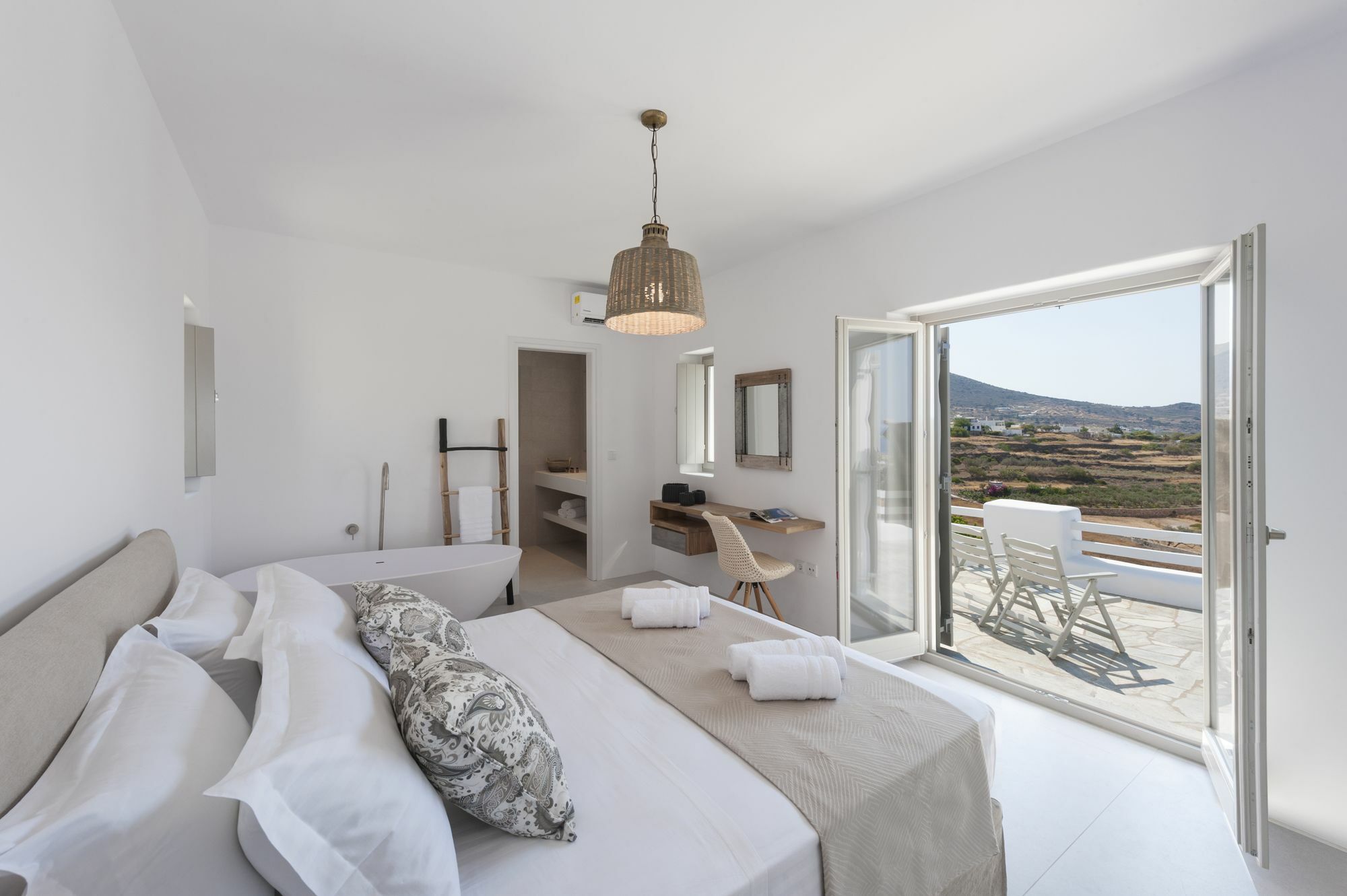 Niriides Luxury Villas Alikí Екстериор снимка